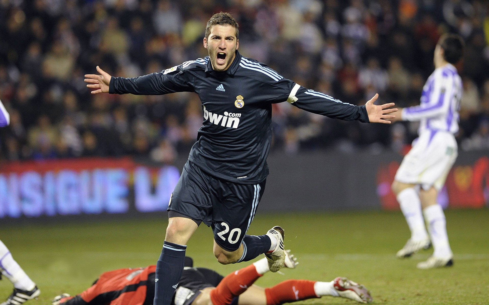 _顶级巡回赛：积分争夺战引发疯狂追逐_，巡回赛规则